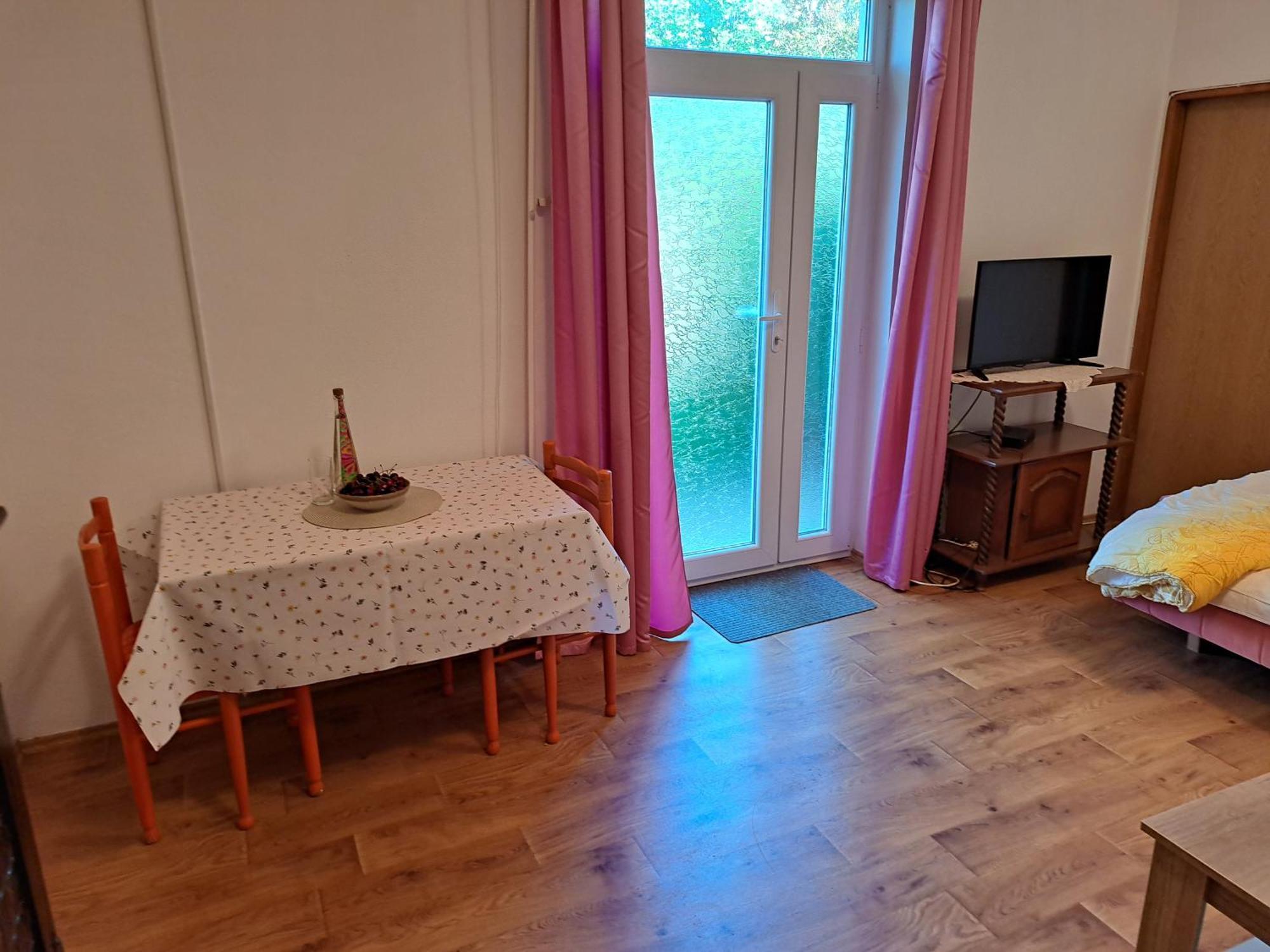 Apartman Oaza เทรบินเย ภายนอก รูปภาพ